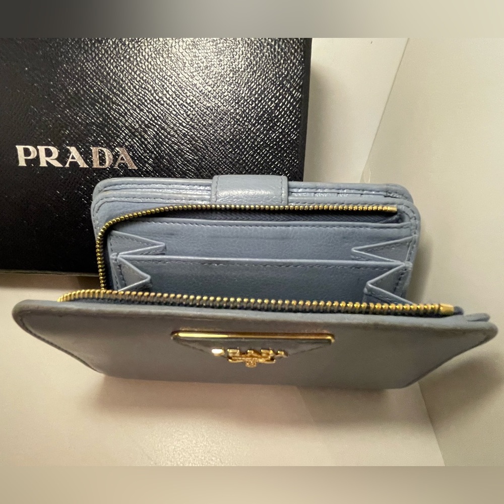 Prada, compact wallet - Picture 2 of 10